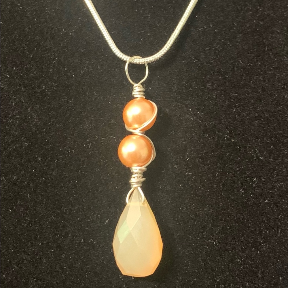 Pearl, Calcedony Tear drop Briolette/Peach Cultured Pearl.SS Wire wrapped - Picture 4 of 8